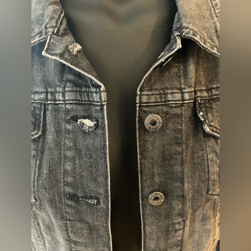 Women's Levi’s Black Fitted Denim Jacket - Size Large